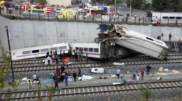 Al menos 45 muertos en un accidente de tren en Santiago